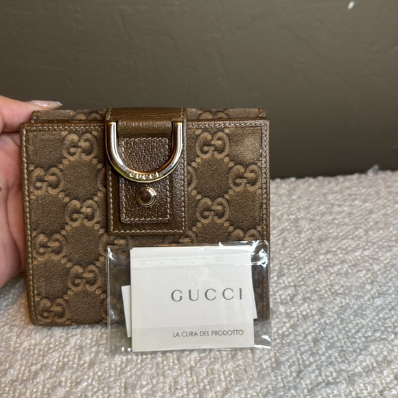 Gucci Abbey Compact Wallet - Picture 13 of 13